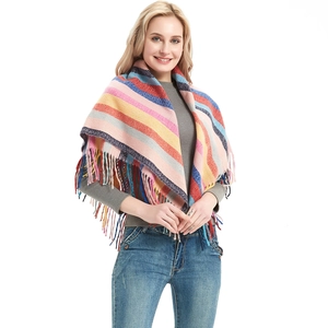 Gestreifter Winterschal für Damen und Herren mit bunten Fransen und weicher Textur