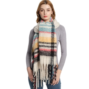 Sciarpa a quadri spessa e oversize con strisce gialle e blu e lunghe nappe decorative