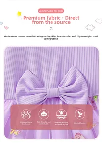 Detail eines lila Baumwollkleids mit großer Schleife und Schmetterlingsstickerei auf Tüll