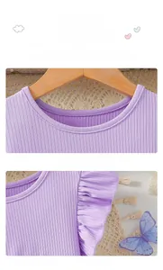 Detailansicht lila Kinderkleid mit Rundhalsausschnitt und elastischen Rüschenärmeln