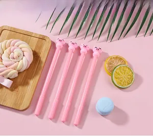 Lot de quatre stylos gel roses motif cochon mignon avec diverses expressions drôles