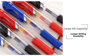 Makro-Detail von 0,5 mm Gelstiften mit großer Kapazität in Schwarz Blau und Rot