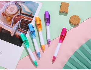 Vue détaillée du lot de stylos à bille LED colorés en cinq teintes pastel pour étudiants