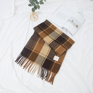 Écharpe à carreaux patchwork avec franges en marron foncé et beige pour l'hiver