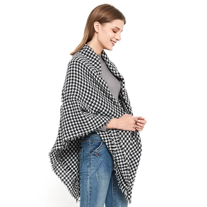 Sciarpa classica pied-de-poule bianca e nera effetto cashmere con frange per donna