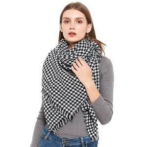 Sciarpa classica in cashmere pied-de-poule bianco e nero con morbide frange per l'inverno