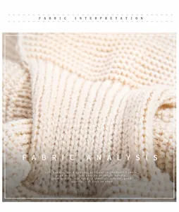 Vue macro de la texture du tissu en maille côtelée crème avec un motif doux et épais