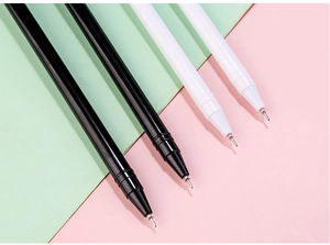 Détail de la pointe aiguille 0,5 mm et des corps brillants des stylos gel panda