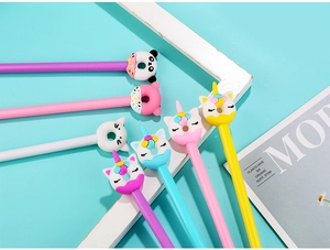 Primo piano di penne gel a forma di animali e ciambelle 3D con dettagli in silicone