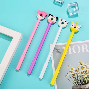 Set di penne neutre carine con decorazioni di animali e ciambelle su sfondo azzurro