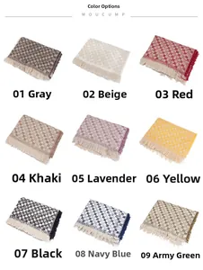 Tabella colori con nove sciarpe a scacchi con frange in grigio, beige, rosso e blu navy
