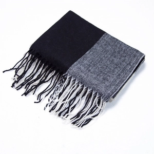 Écharpe bicolore à carreaux noire et grise avec franges pour l'automne et l'hiver