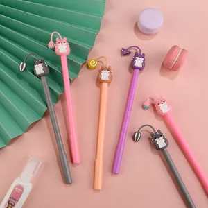 Détail de stylos gel hamster avec pendentifs oscillants en fraise et fromage