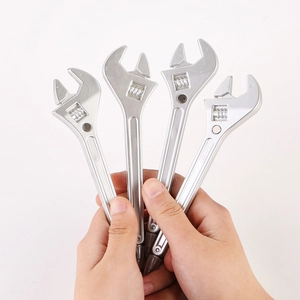 Lot de quatre stylos gel créatifs en forme de clé argentée avec design magnétique