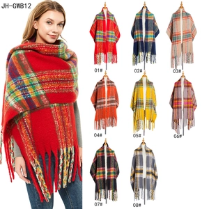 Sciarpa a quadri pesante da donna con lunghe frange in otto varianti di colore eleganti