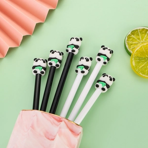 Niedliche Panda-Gelschreiber mit 3D-Cartoon-Toppern und schwarzer Tinte im 6er-Set