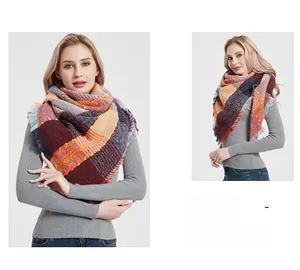 Detail eines mehrfarbigen Karoschals mit Fransen und Webstruktur für Herbst und Winter