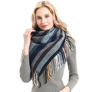 Sciarpa invernale da uomo a righe blu navy e grigie con lunghe nappe decorative