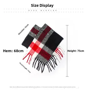 Guide des tailles indiquant les mesures du poncho à carreaux noir et blanc à franges