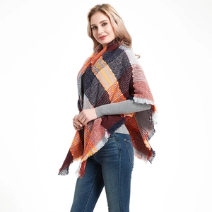 Dicker bunter karierter Strickponcho mit Fransen für Herbst- und Wintermode