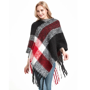 Cape poncho tricotée à carreaux pour femmes avec franges épaisses et ourlet asymétrique