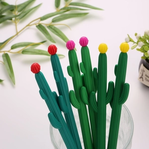 Stylos gel créatifs en forme de cactus avec fleurs colorées dans un verre clair