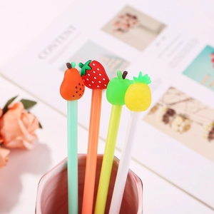 Penne gel creative a forma di frutta con decorazioni a fragola, ananas e mela