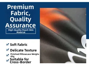 Détail de la housse de coussin en peau de pêche montrant la texture douce et l'imprimé
