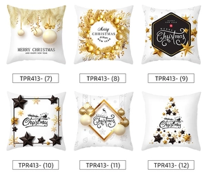 Dettagli di sei federe natalizie con decorazioni dorate e motivi festivi eleganti