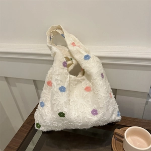 Women Korean Style Tote Bag Floral Embroidery Jacquard Satin Fabric Heart Pattern Shoulder Bag Daily Casual Shopping Handbag