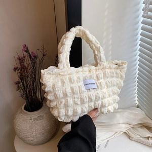 Sac fourre-tout chic blanc crème à texture bulles avec étiquette Love Fashion mode