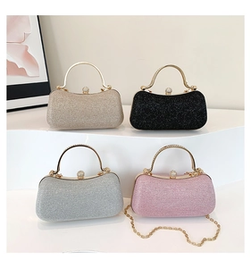Pochettes de soirée à paillettes multicolores avec poignées dorées et fermoir en strass chic