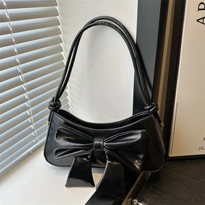 Borsa a spalla chic in vernice nera con grande fiocco e dettagli dorati