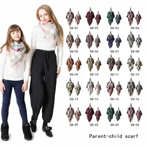 Détail de 16 motifs à carreaux classiques pour foulards triangulaires parents-enfants