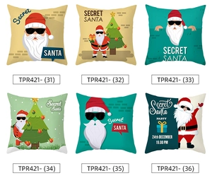Detalle de seis fundas de cojín navideñas modernas con Papá Noel y patrones festivos