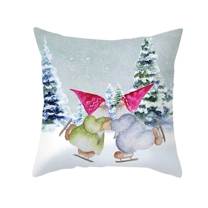 Funda de cojín cuadrada de gnomos navideños patinando sobre hielo con bosque de invierno