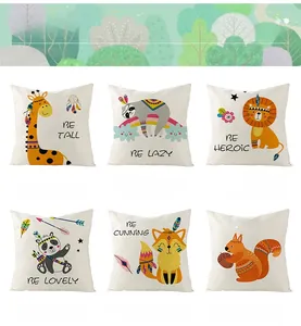 Détails de six housses de coussin nordiques avec motifs d'animaux et slogans