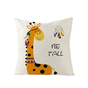 Housse de coussin en polyester avec girafe jaune, attrape-rêves et texte BE TALL décor