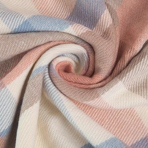 Sciarpa a quadri rosa e blu effetto cashmere con morbida trama intrecciata