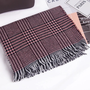 Roze en zwarte gradiënt houndstooth sjaal met franjes voor herfst en winter