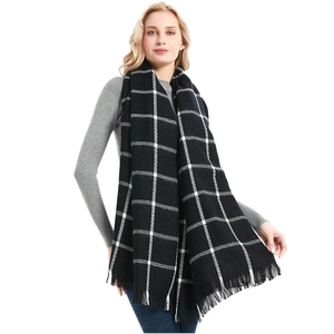 Classic black and white checkered thick scarf with fringe tassel for autumn and winter