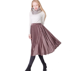 Metallic pleated velvet midi skirt in dusty pink with elastic waist and flowing silhouette