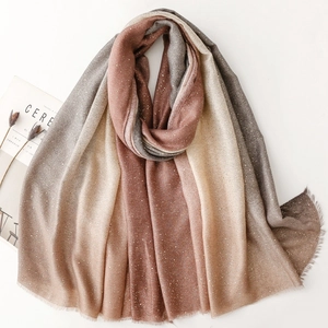 Écharpe en coton et lin dégradé marron avec imprimé doré et bords à franges