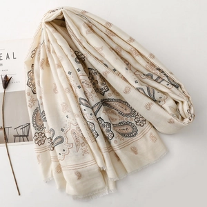 Elegante sciarpa in cotone paisley con frange vintage in una morbida tonalità beige