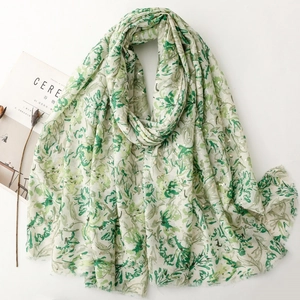 Écharpe au toucher lin avec imprimé floral botanique vert et détails en feuille d'or