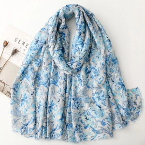 Écharpe élégante bleu clair toucher coton-lin avec imprimé fleurs dorées et bord effiloché