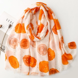 Écharpe blanche avec pois orange aquarelle et paillettes d'argent en vue à plat