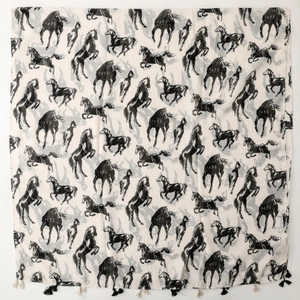 Écharpe en coton et lin blanc cassé avec imprimés de chevaux noirs et glands déco