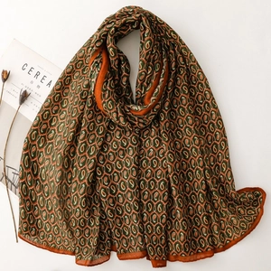 Scialle lungo da donna verde scuro con motivo paisley e dettagli arancioni eleganti
