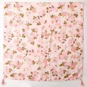 Écharpe rose en coton et lin avec motif floral et franges de glands élégants